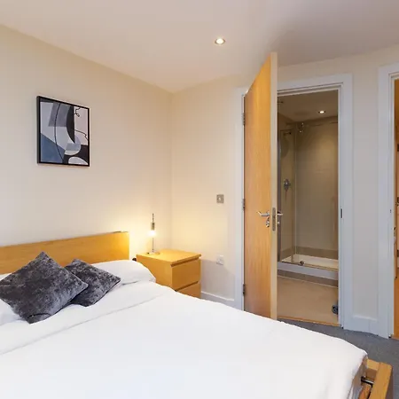 2 Bed 2 En-suite Luxury Centre *