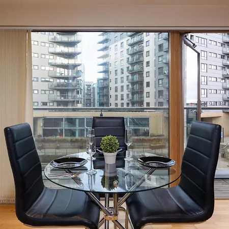 2 Bed 2 En-suite Luxury Centre شقة *